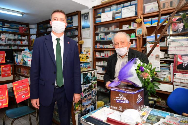 ALTINORDU BELEDİYE BAŞKANI AŞKIN TÖREN'DEN YAŞLILAR GÜNÜ KUTLAMASI