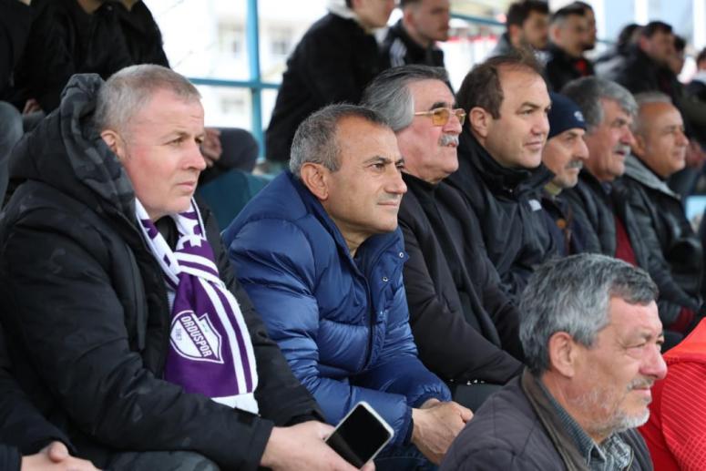 Vali Sonel, Efsane Orduspor’u Maçlarında da Yalnız Bırakmıyor