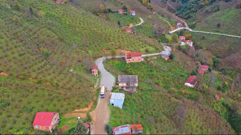 39 YIL ÖNCE AÇILAN GÜZERGÂHTA BETON YOL SEVİNCİ