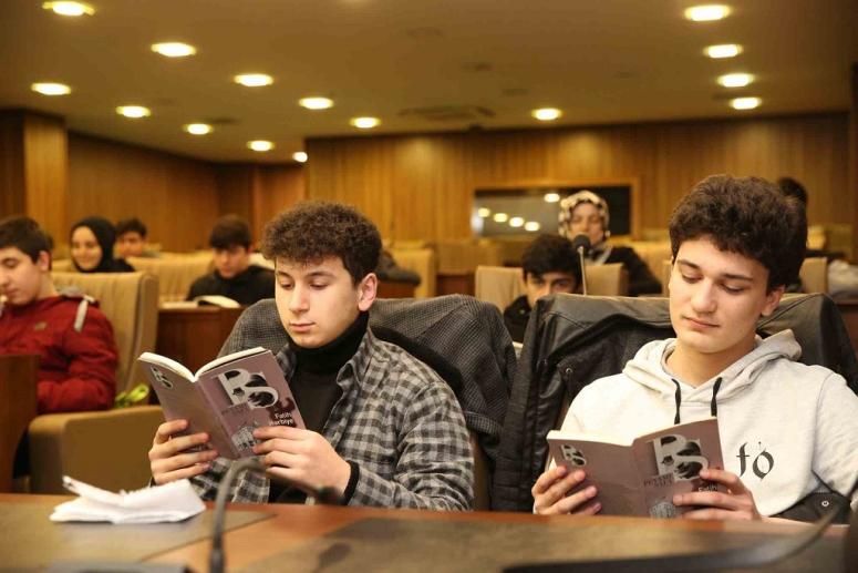 ALTINORDU BELEDİYESİ’NDE “KİTAP KRİTİĞİ”