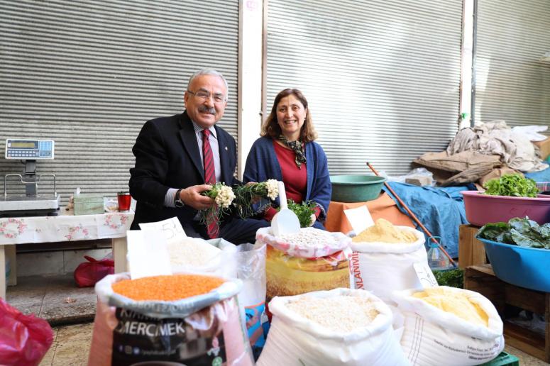 BAŞKAN GÜLER, ÇARŞAMBA PAZARI’NDA