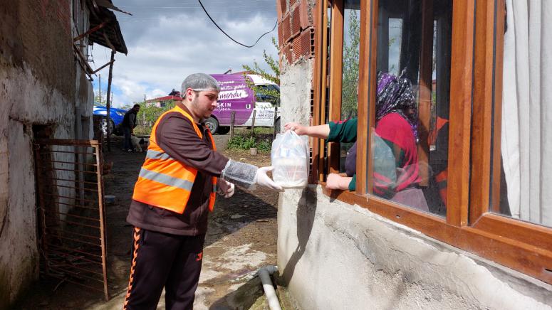 ALTINORDU BELEDİYESİ’NDEN İFTAR SOFRALARINA GÜNLÜK 10.000 SICAK YEMEK İKRAMI