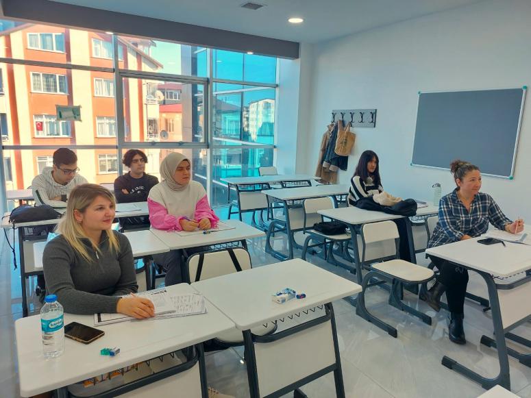 ​ALTINORDU BELEDİYESİ MÜKEMMELİYET MERKEZİ ADETA BİR MESLEK FABRİKASI GİBİ ÇALIŞIYOR