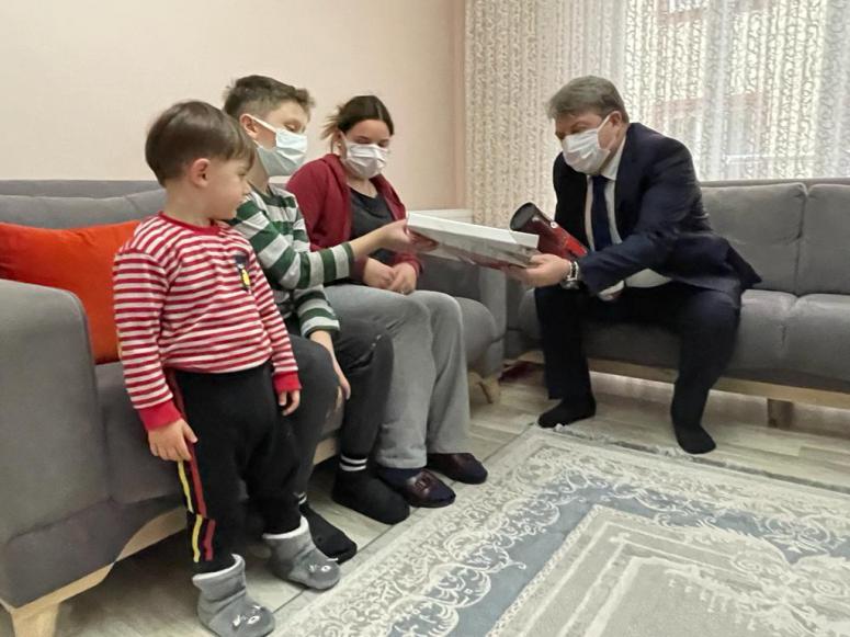 Vali Sonel, Şimdi de Çölyak Hastası Öğrencilere El Uzattı
