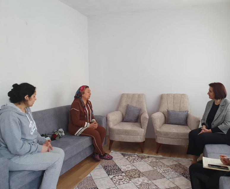 Vali Sonel’in Eşi Handan Sonel, Dünya Kadınlar Günü’nde de Depremzede Ailelerin Yanında Oldu