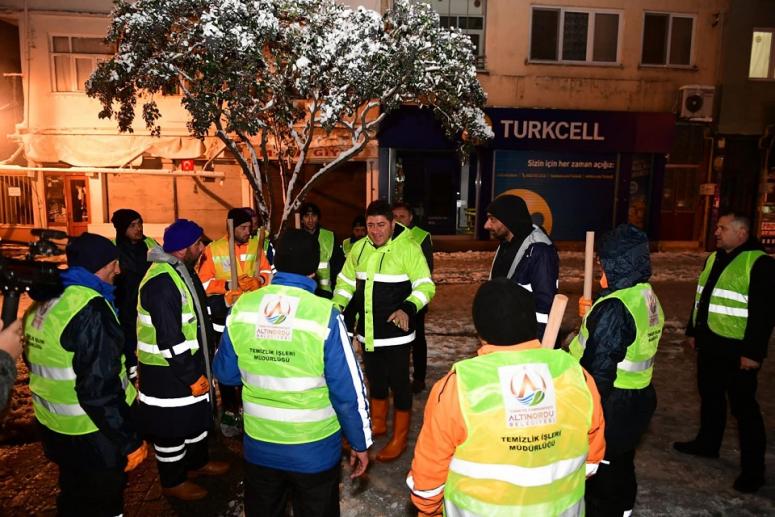 BAŞKAN TÖREN, SAHADAKİ ÇALIŞMALARI YERİNDE İNCELEDİ