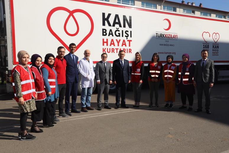 Rektör Akdoğan “Kampüsün Kanında Hayat Var” Kampanyasına Destek Verdi