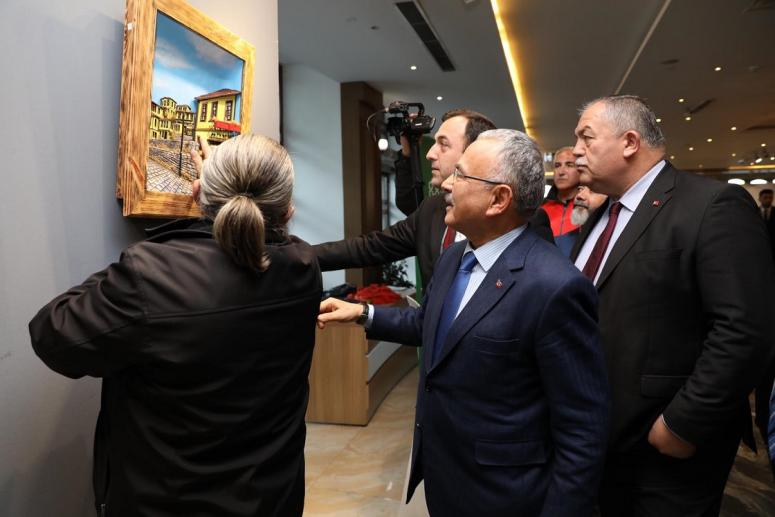 ATIKLAR SANAT ESERİNE DÖNÜŞTÜ