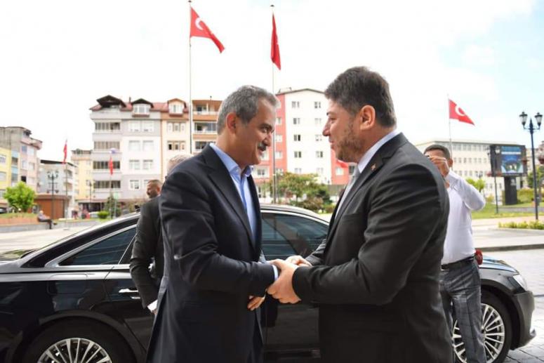 MİLLETVEKİLİ MAHMUT ÖZER’DEN BAŞKAN TÖREN’E ZİYARET