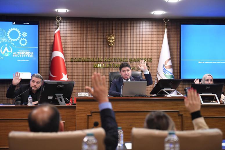 BAŞKAN TÖREN ALTINORDU BELEDİYE MECLİSİNDE BİR FARKINDALIĞA İMZA ATTI