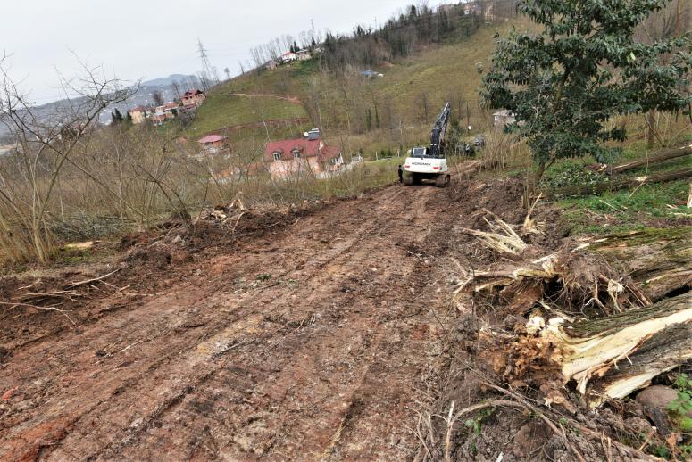 BAŞKAN TÖREN HEM YOLLARI HEM GÖNÜLLERİ BİRBİRİNE BAĞLADI