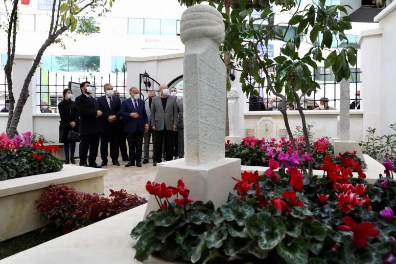 ŞEYH ŞAKİR EFENDİ TÜRBESİ ZİYARETE AÇILDI