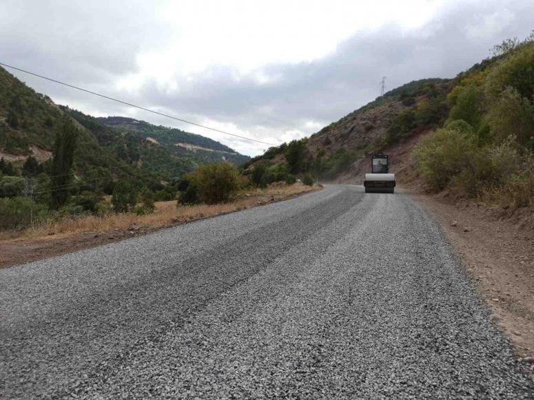 KÖY-KENT YOLU ASFALTLA BULUŞTU