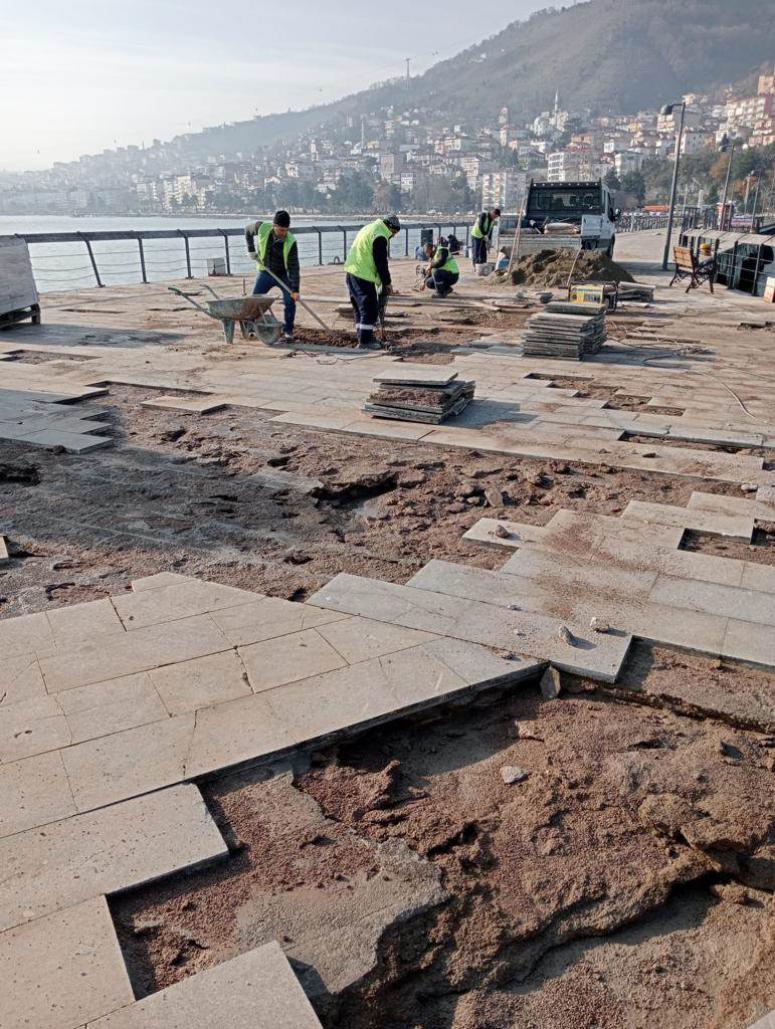 FIRTINANIN VERDİĞİ HASARLAR ONARILIYOR