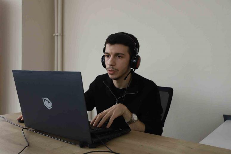 GENÇLER KODLAMA EĞİTİMLERİNE ‘ONLİNE’ DEVAM EDİYOR