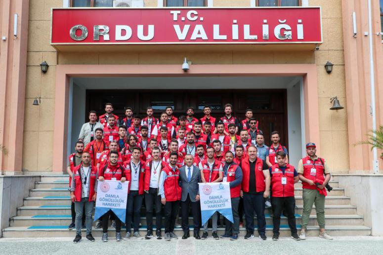 Üniversiteli Gençlerden Vali Sonel’e Ziyaret