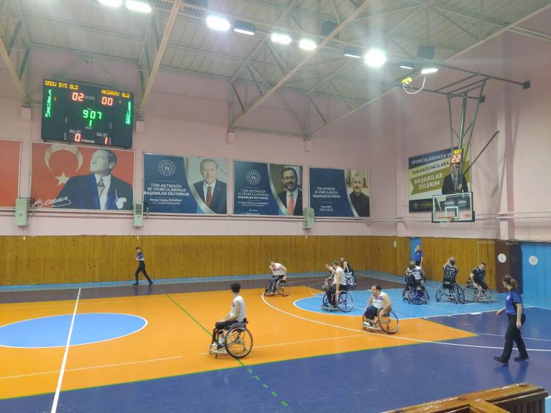 ENGELSİZLER ORDUSU 68 AKSARAY BELEDİYE SPOR KULÜBÜNÜ 94- 53 MAĞLUP ETTİ