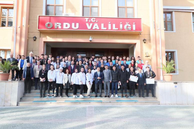 Vali Sonel, “Sizlerle Gurur Duyuyoruz”