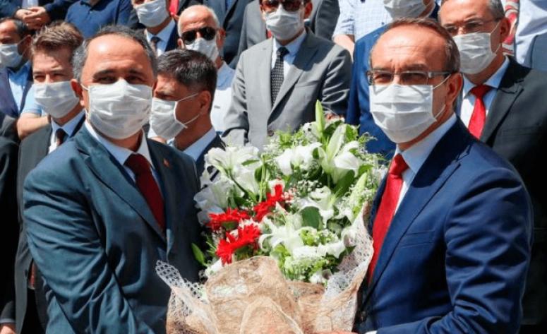 Vali Yavuz alkışlarla uğurlandı
