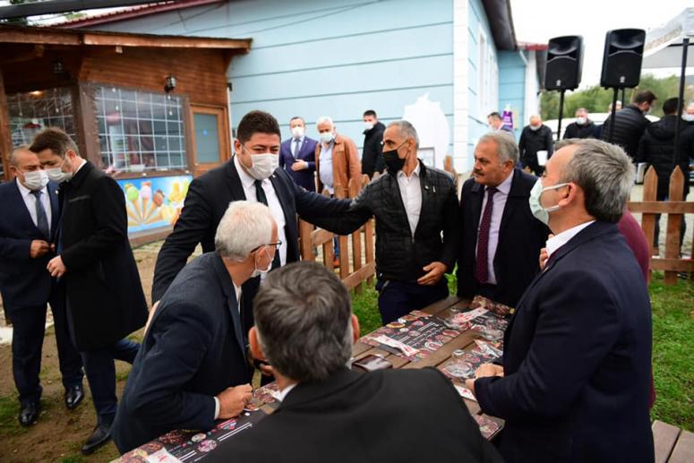 BAŞKAN TÖREN'DEN MUHTARLARA AÇIK ÇEK...