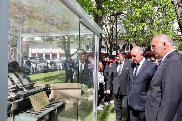 Vali Erol, Açık Hava Basın Müzesi ile Rüsumat No:4 Gemisi Müzesini Ziyaret Etti