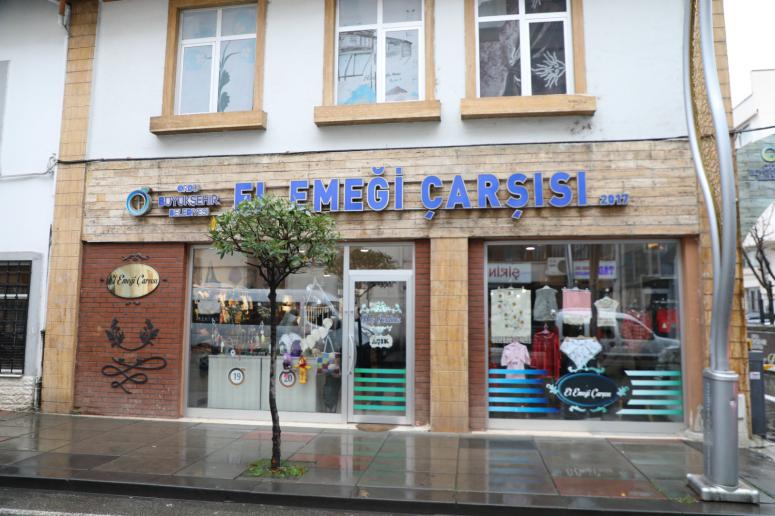 BU ÇARŞIDAKİ ESERLER İLMEK İLMEK İŞLENİYOR