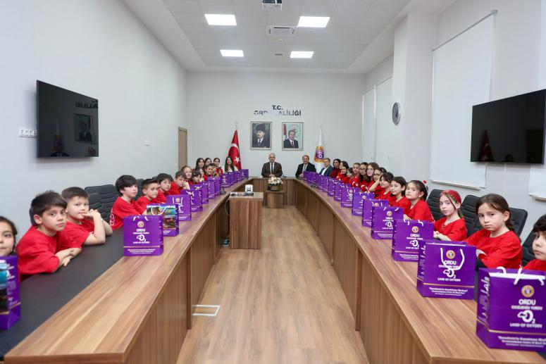 Ordu Valiliği Genç Ofis”den İstifade Eden Gençler, Vali Erol’u Ziyaret Etti