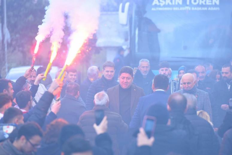 BAŞKAN AŞKIN TÖREN’İN AÇILIŞ PROGRAMI MİTİNGE DÖNÜŞTÜ