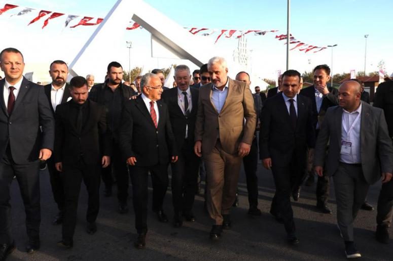 BAŞKAN GÜLER’E SEVGİ SELİ