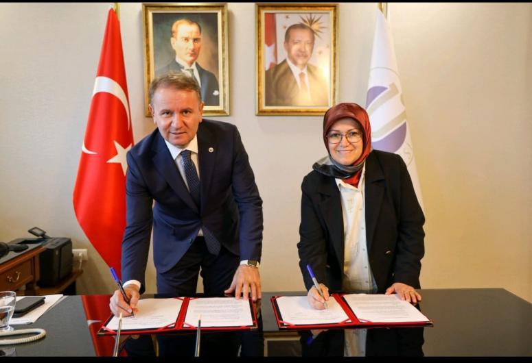 ORDU ÜNİVERSİTESİ İLE ALTINORDU ÜRETEN KADIN KOOPERATİFİ ARASINDA SEKTÖR İŞ BİRLİĞİ PROTOKOLÜ İMZALANDI