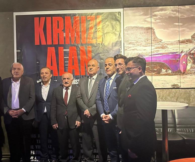 Vali Erol, “Kırmızı Alan” Filminin Galasına Katıldı