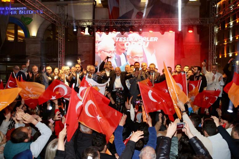 DURMAK YOK HİLMİ GÜLER İLE YOLA DEVAM
