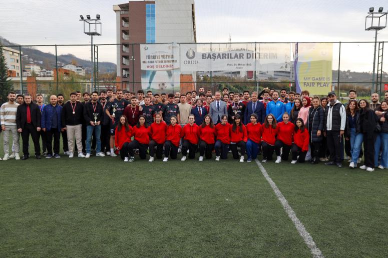 Rektörlük Kupası Halı Saha Futbol Turnuvası’nın Şampiyonu Diş Hekimliği Fakültesi Oldu