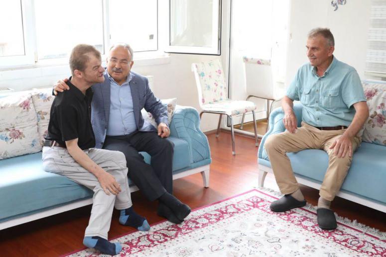 BAŞKAN GÜLER, ŞEHİT AİLELERİNİ ZİYARET ETTİ