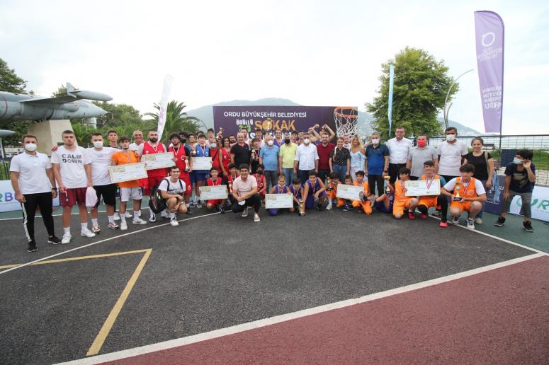 SOKAK BASKETBOL TURNUVASI NEFES KESTİ