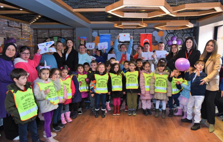 DOWN KAFE (MENEKŞE KAFE 52+1 UMUDUN VE SEVGİNİN MEKANI OLDU