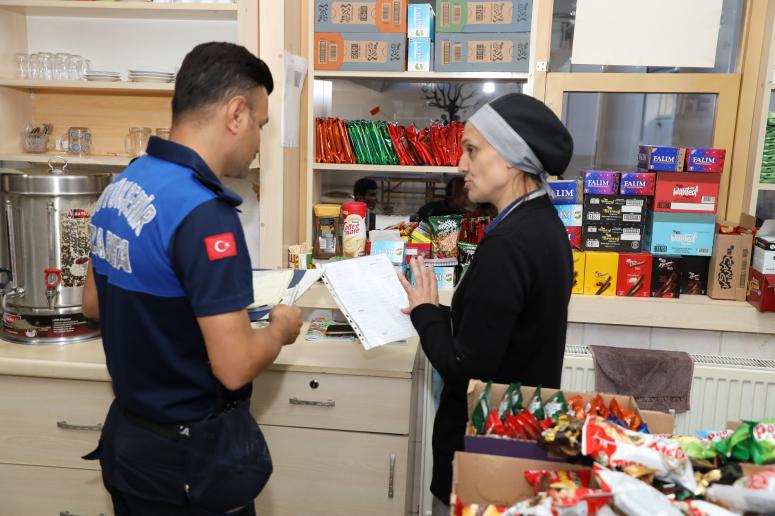 BÜYÜKŞEHİR ZABITA EKİPLERİ OKUL KANTİNLERİNİ DENETLEDİ