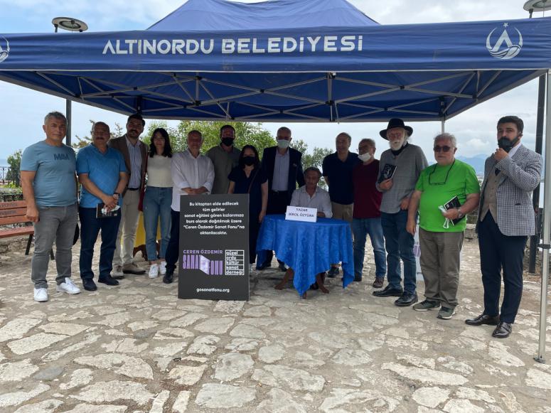 CEREN ÖZDEMİR'DEN BURS