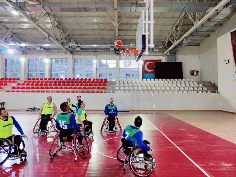 BÜYÜKŞEHİR SÜPER LİG’DE PARKEYE ÇIKIYOR