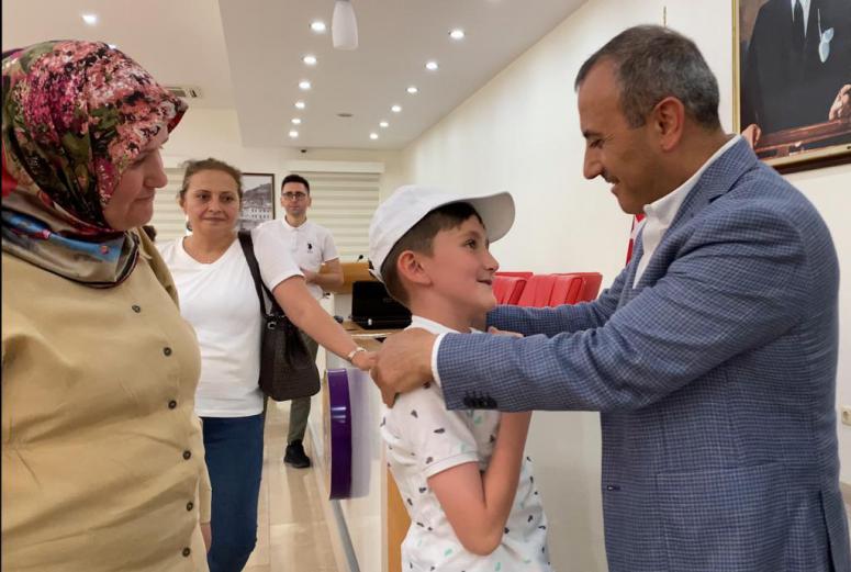 Vali Sonel, “Kapımız Her Daim Açık”