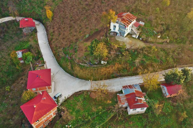 SARAYCIK MAHALLESİ ÇAMURLU YOLLARDAN KURTULDU
