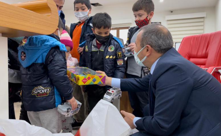 Vali Sonel, “Vatandaşlarımızı Mutlu Etmek İçin Çaba Gösteriyoruz”