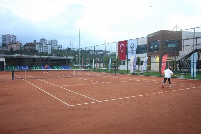 TENİS TURNUVASI START ALDI
