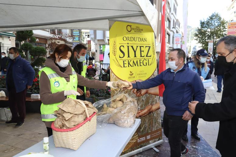 SİYEZ EKMEĞİ FIRINDAN ÇIKTI