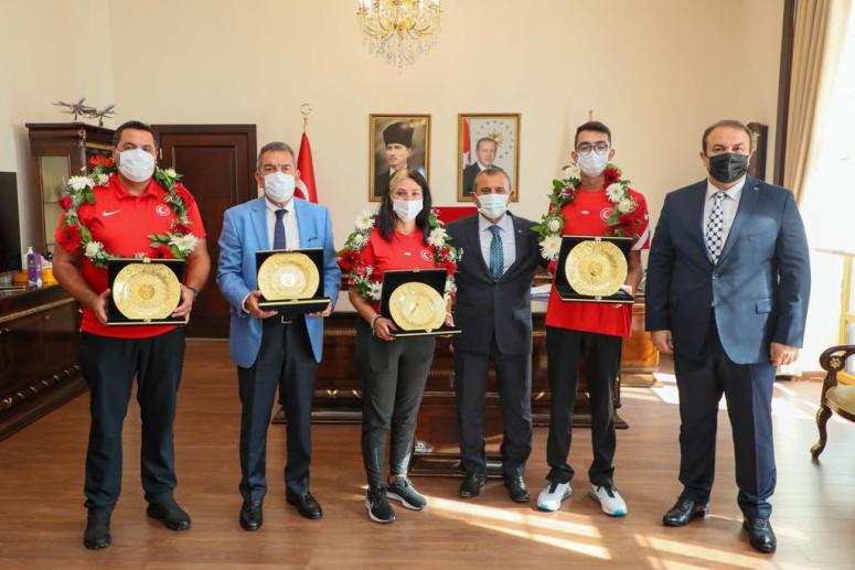 Şampiyon Okçularımızdan Vali Sonel'e Ziyaret