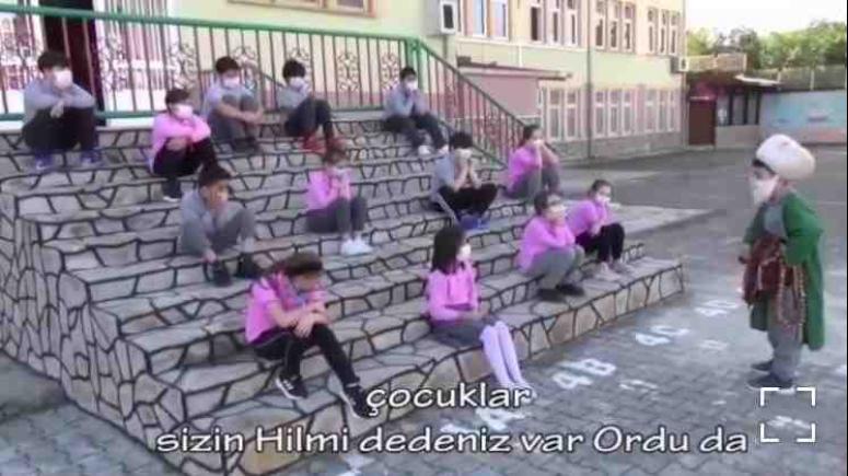 BAŞKAN HİLMİ GÜLER’DEN ÖĞRENCİLERE JEST