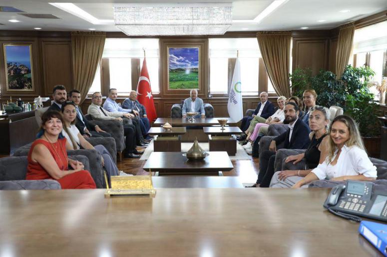KÖŞE YAZARLARINDAN ORDU’YA ÇIKARMA