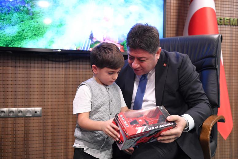 BAŞKAN TÖREN BİR HALK GÜNÜNDE DAHA VATANDAŞLARI TEK TEK DİNLEDİ