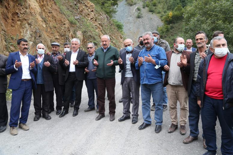 BÜYÜKŞEHİR, MESUDİYE’NİN GRUP YOLLARINI ASFALT İLE BULUŞTURUYOR