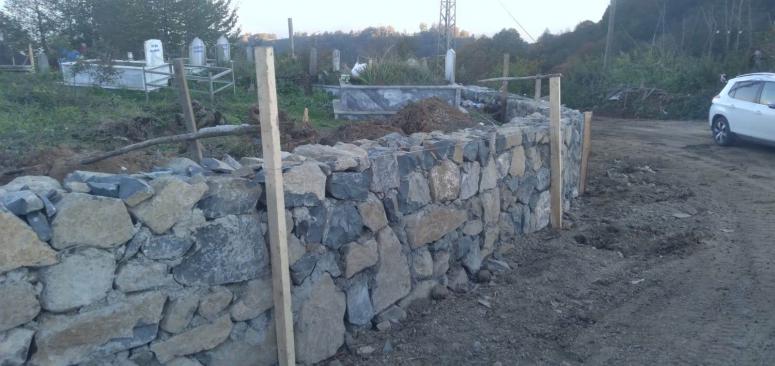 MEZARLIKLARDA BAKIM ONARIM ÇALIŞMALARI DEVAM EDİYOR